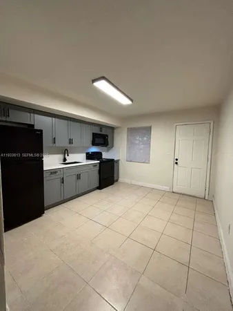 $2,600 | 561 Northwest 113th Street, Unit 563, Miami Shores, FL 33168