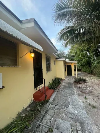 $2,600 | 561 Northwest 113th Street, Unit 563, Miami Shores, FL 33168