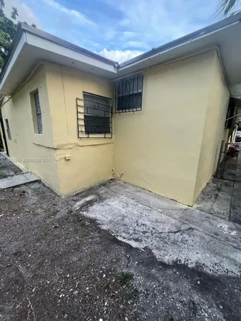 $2,600 | 561 Northwest 113th Street, Unit 563, Miami Shores, FL 33168