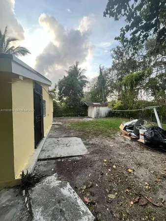 $2,600 | 561 Northwest 113th Street, Unit 563, Miami Shores, FL 33168