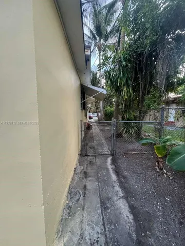 $3,200 | 561 Northwest 113th Street, Unit 563, Miami Shores, FL 33168