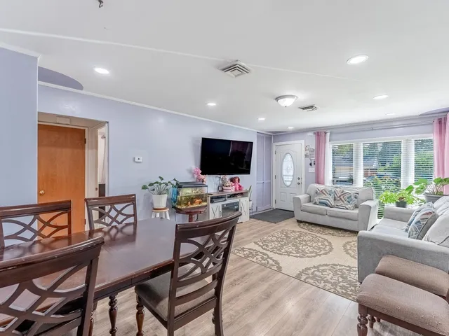 $285,000 | 920 Suffolk Avenue, Westchester, IL 60154