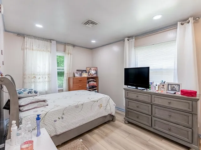 $285,000 | 920 Suffolk Avenue, Westchester, IL 60154