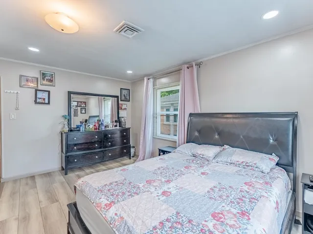 $285,000 | 920 Suffolk Avenue, Westchester, IL 60154