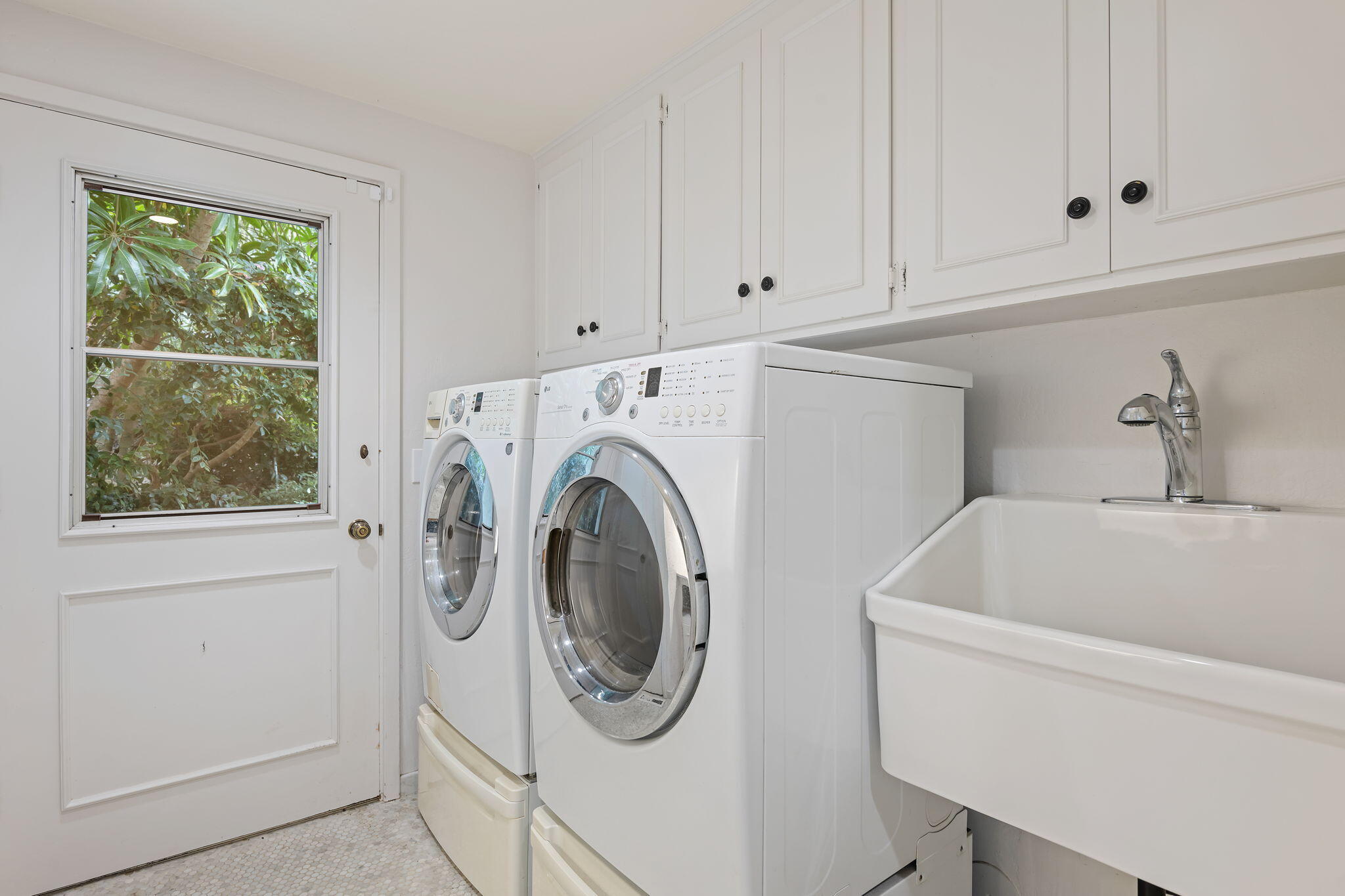 300 Sierra Vista Road Montecito, CA 93108 - Photo 28 of 32 28 - Laundry