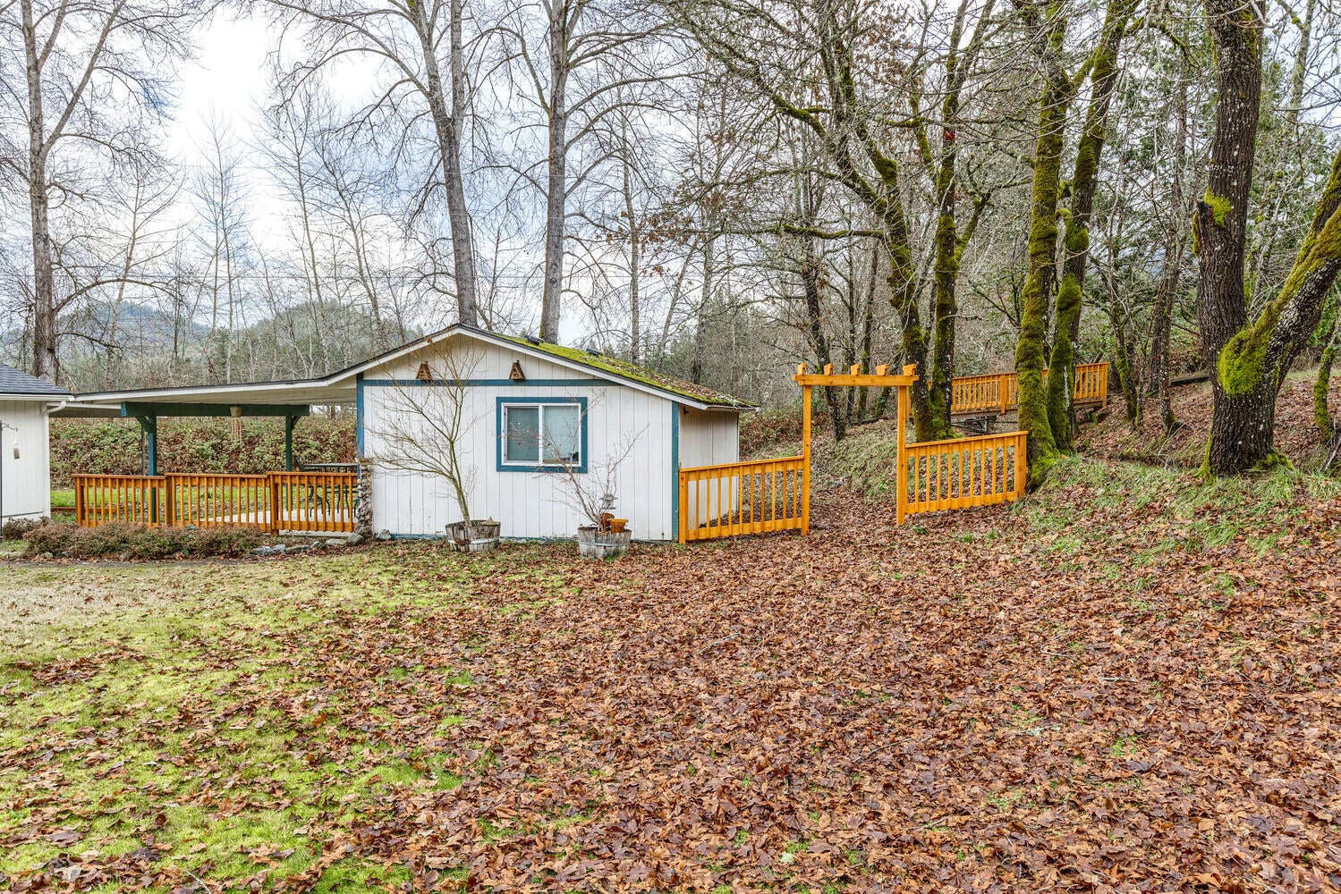 3084 Fish Hatchery Road Grants Pass, OR 97527 - Photo 15 of 44 Detached studio for art, Yoga, guest room