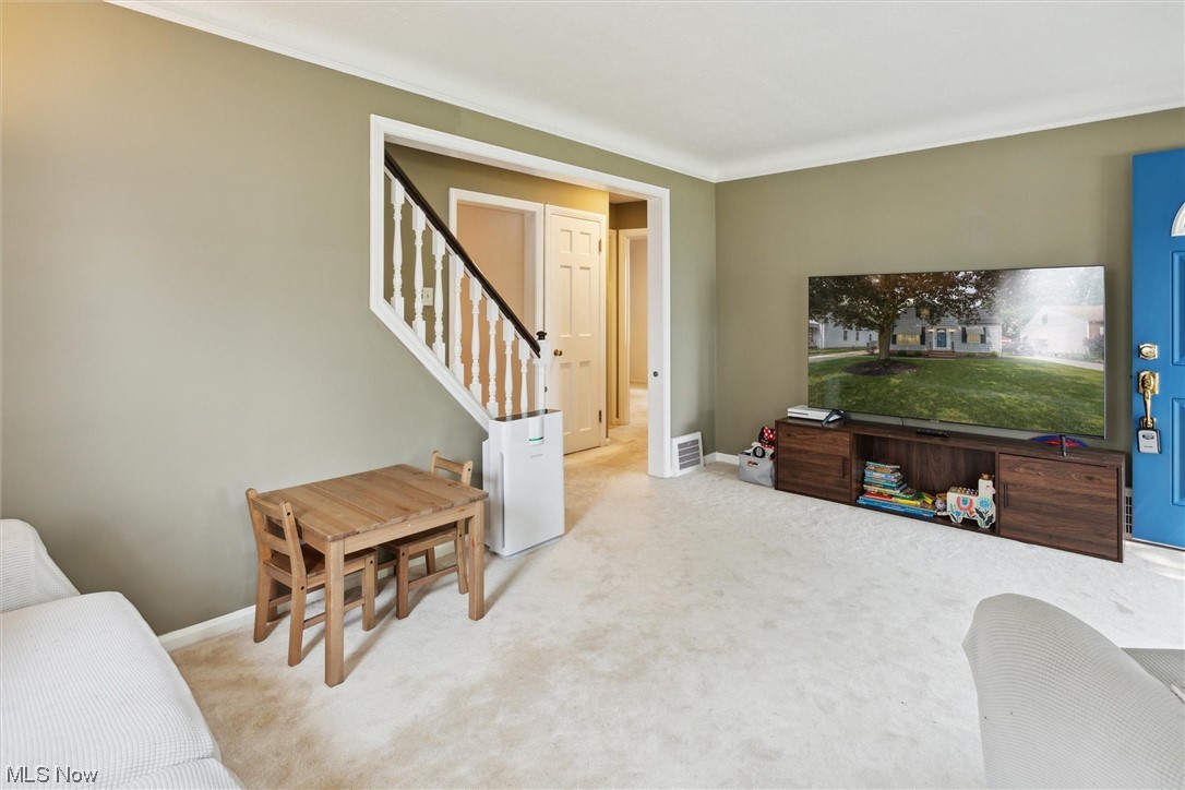 1166 Sunset Road Cleveland, OH 44124 - Photo 5 of 25