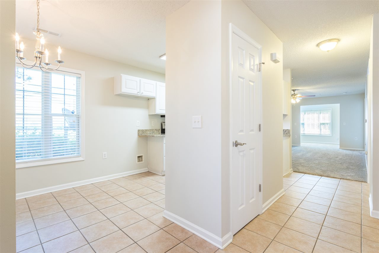 2500 Huntscroft Lane, Unit 100 Raleigh, NC 27617 - Photo 3 of 30 Entry