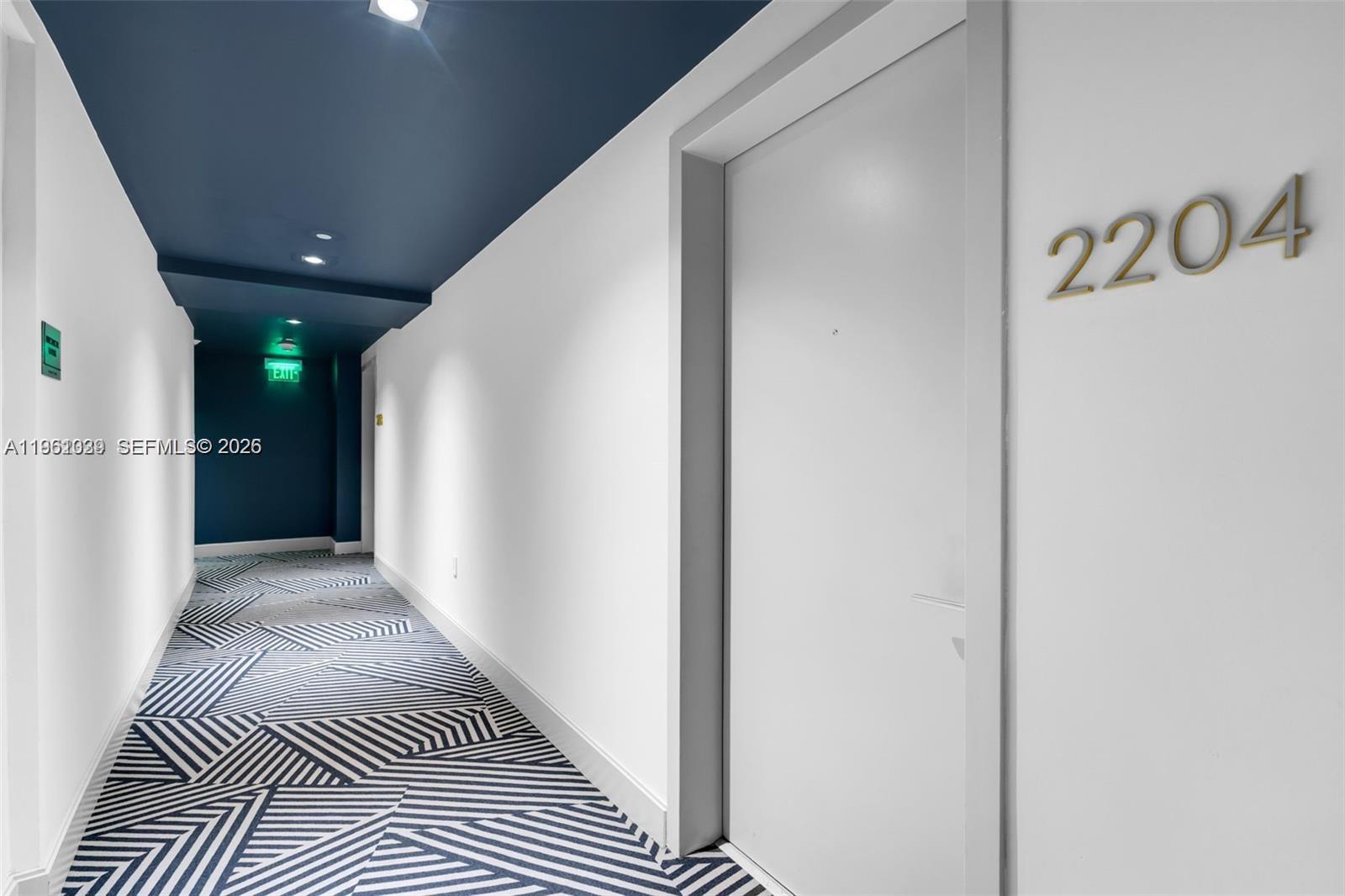 45 Southwest 9th Street, Unit 2204 Miami, FL 33130 - Photo 2 of 23 a view of a hallway