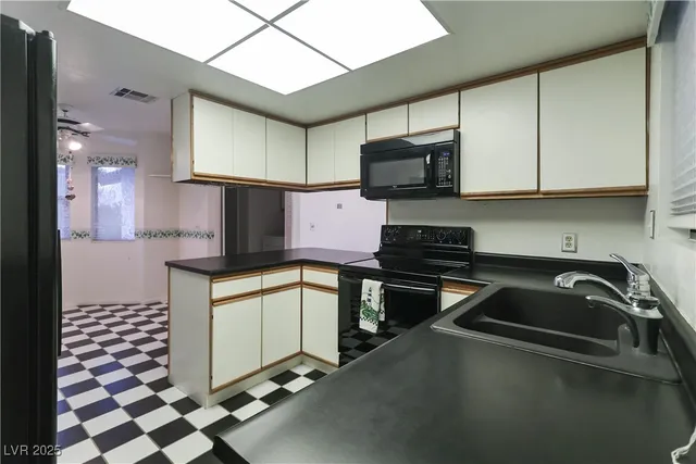 $599,500 | 935 Vista Lago Way, Boulder City, NV 89005