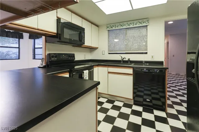 $599,500 | 935 Vista Lago Way, Boulder City, NV 89005