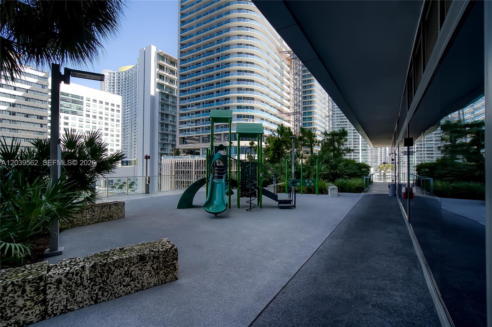 88 Southwest 7th Street, Unit 1006 Miami, FL 33130 - Photo 37 of 49