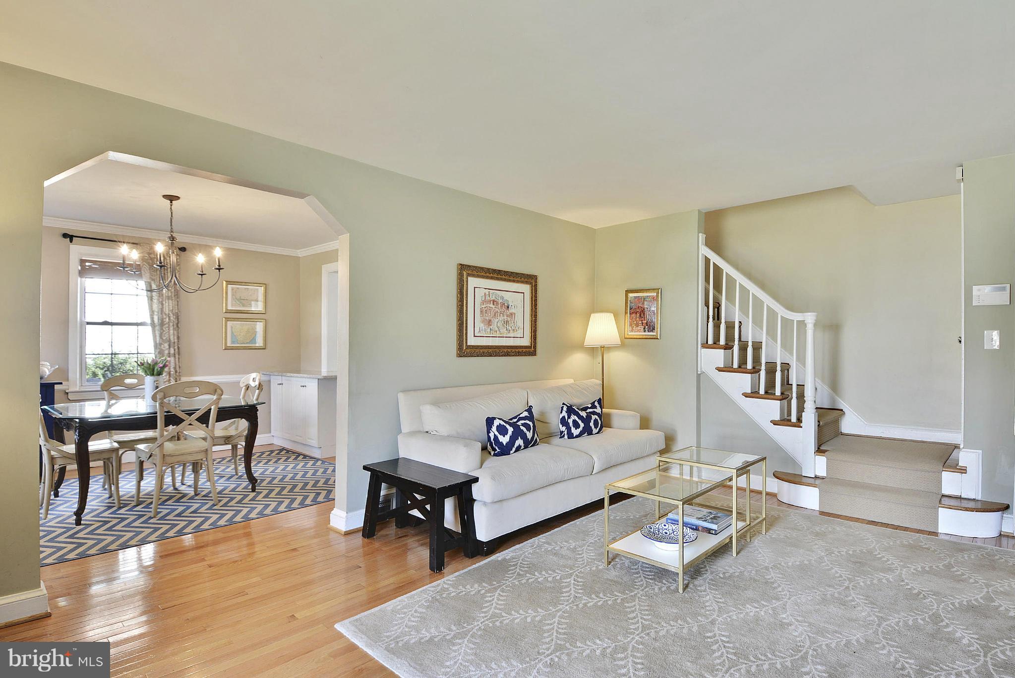 9605 Clearview Place Silver Spring, MD 20901 - Photo 3 of 26 Living Room