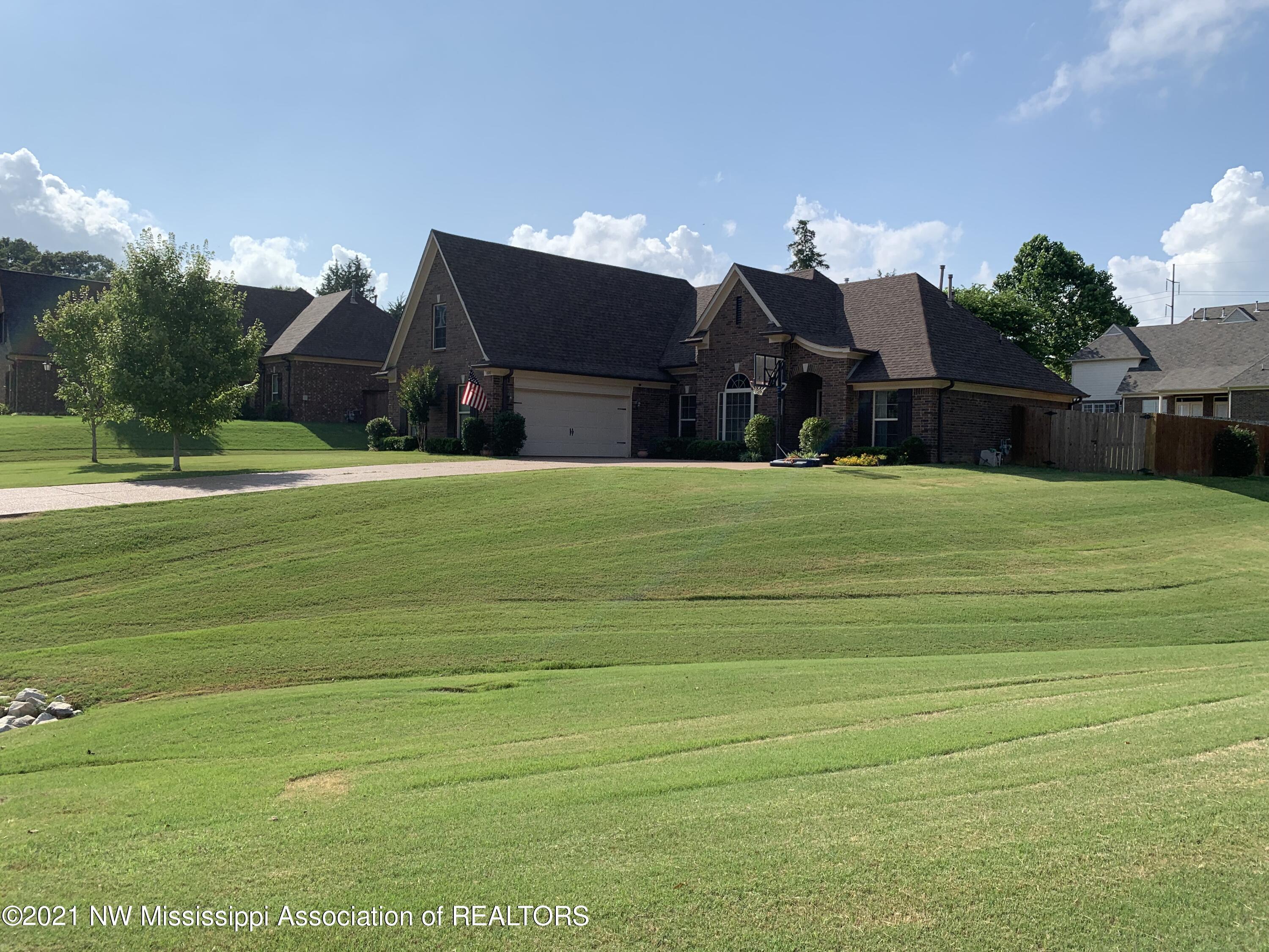1686 Rutherford Cove Nesbit, MS 38651 - Photo 4 of 37 4B069B14-F1B4-4623-B91C-628EC20E236C