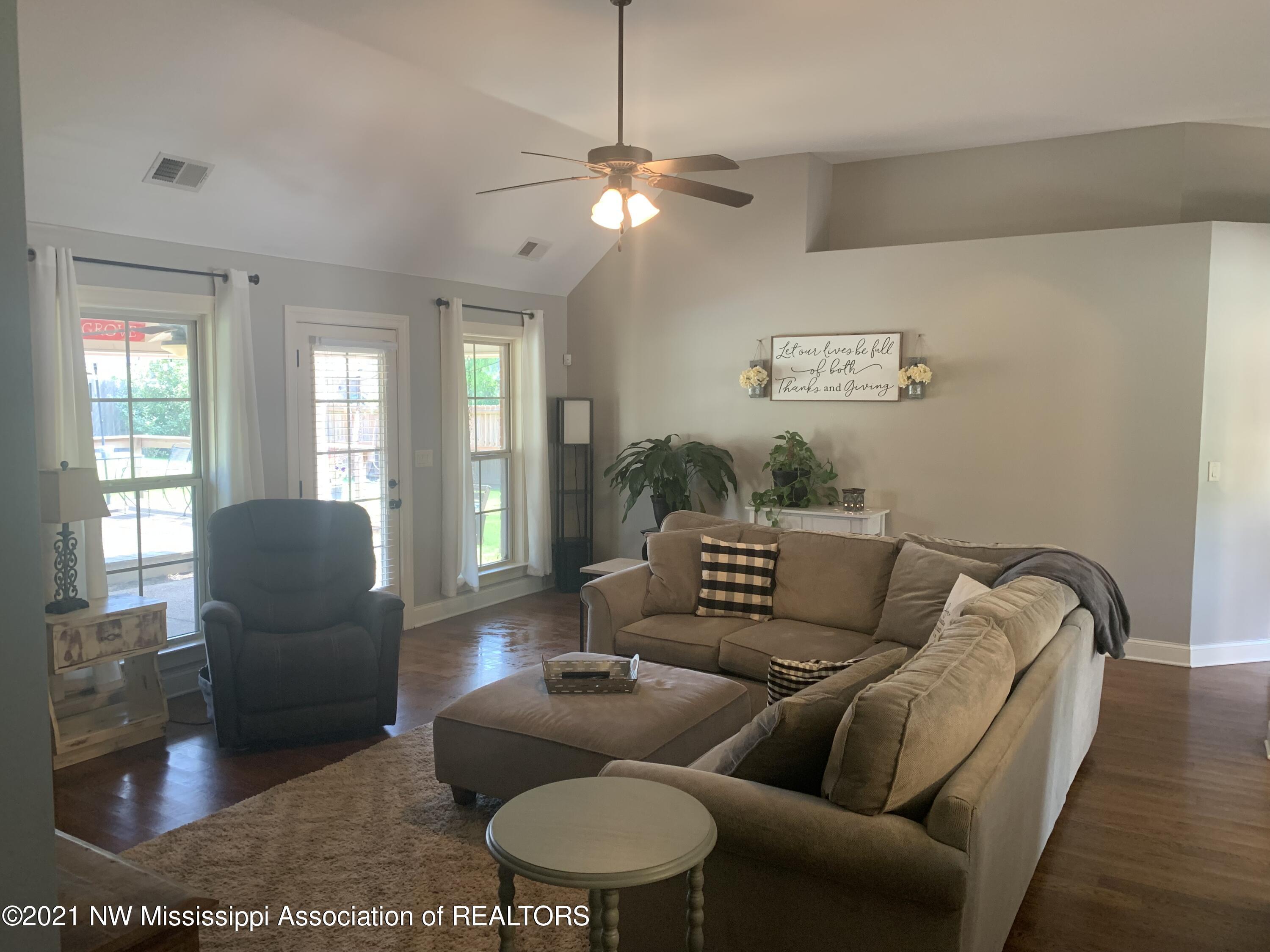 1686 Rutherford Cove Nesbit, MS 38651 - Photo 6 of 37 D5E7ABF1-7EA6-4C07-8396-68DCD2755BBC