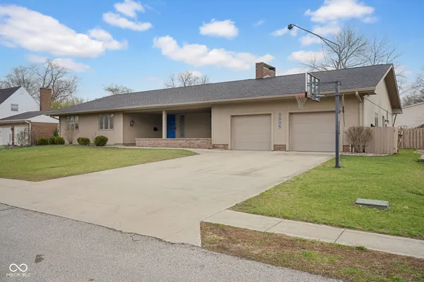 $459,900 | 3805 Lakeside Drive, Columbus, IN 47203