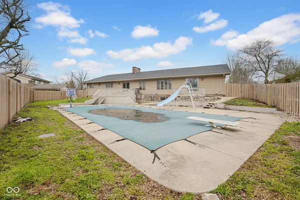 $459,900 | 3805 Lakeside Drive, Columbus, IN 47203