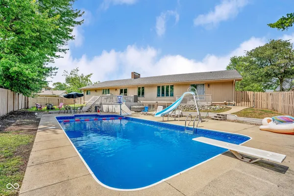 $459,900 | 3805 Lakeside Drive, Columbus, IN 47203