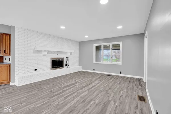 $459,900 | 3805 Lakeside Drive, Columbus, IN 47203
