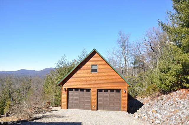 4811 Staghorn Road Purlear, NC 28665 - Photo 3 of 33