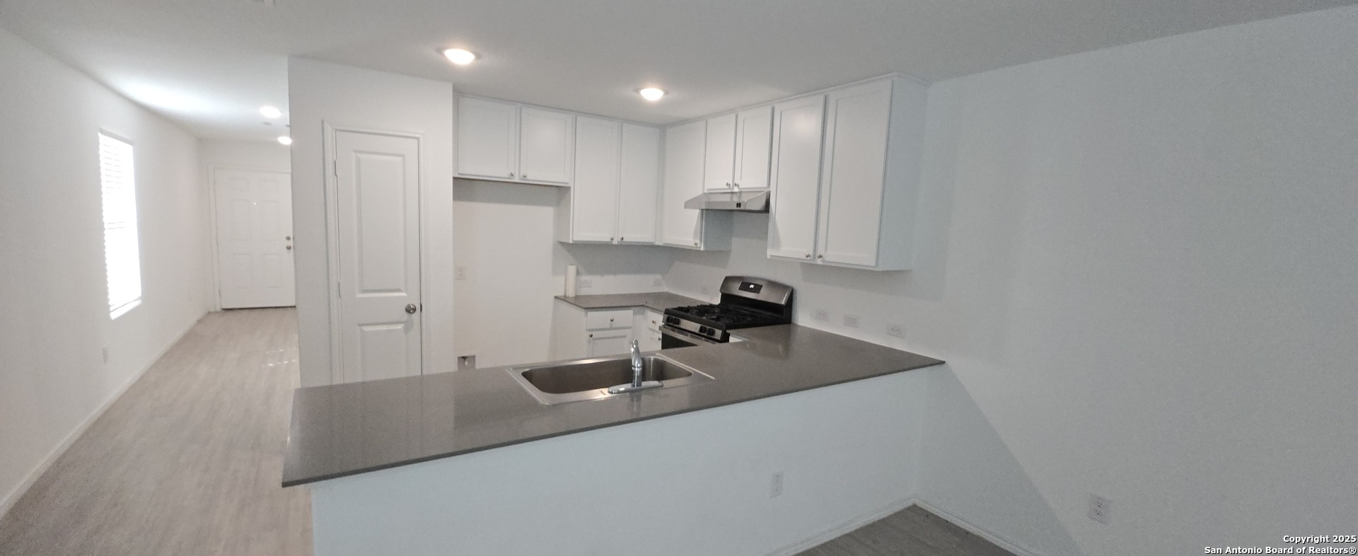 1635 Knoll Ridge New Braunfels, TX 78130 - Photo 13 of 28