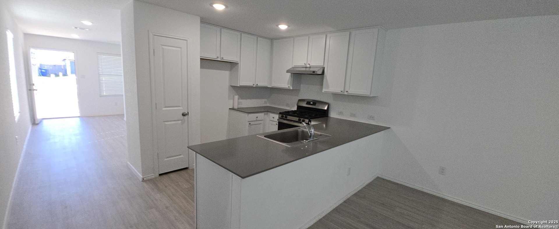 1635 Knoll Ridge New Braunfels, TX 78130 - Photo 9 of 28