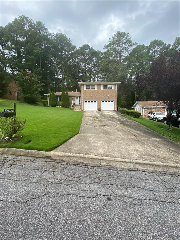 a view of a house with a yard
