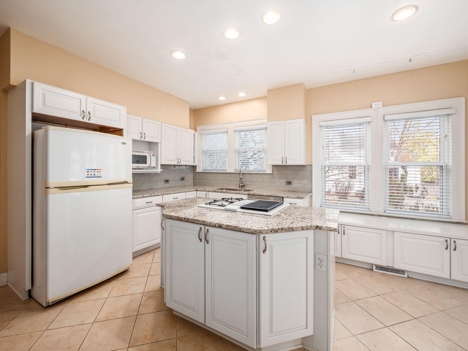 2596 Bryden Road Bexley, OH 43209 - Photo 18 of 82 Kitchen