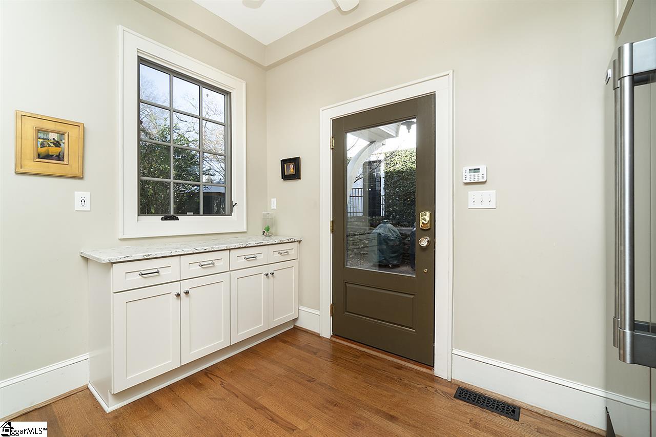 211 Walnut Street Greenville, SC 29607 - Photo 14 of 35