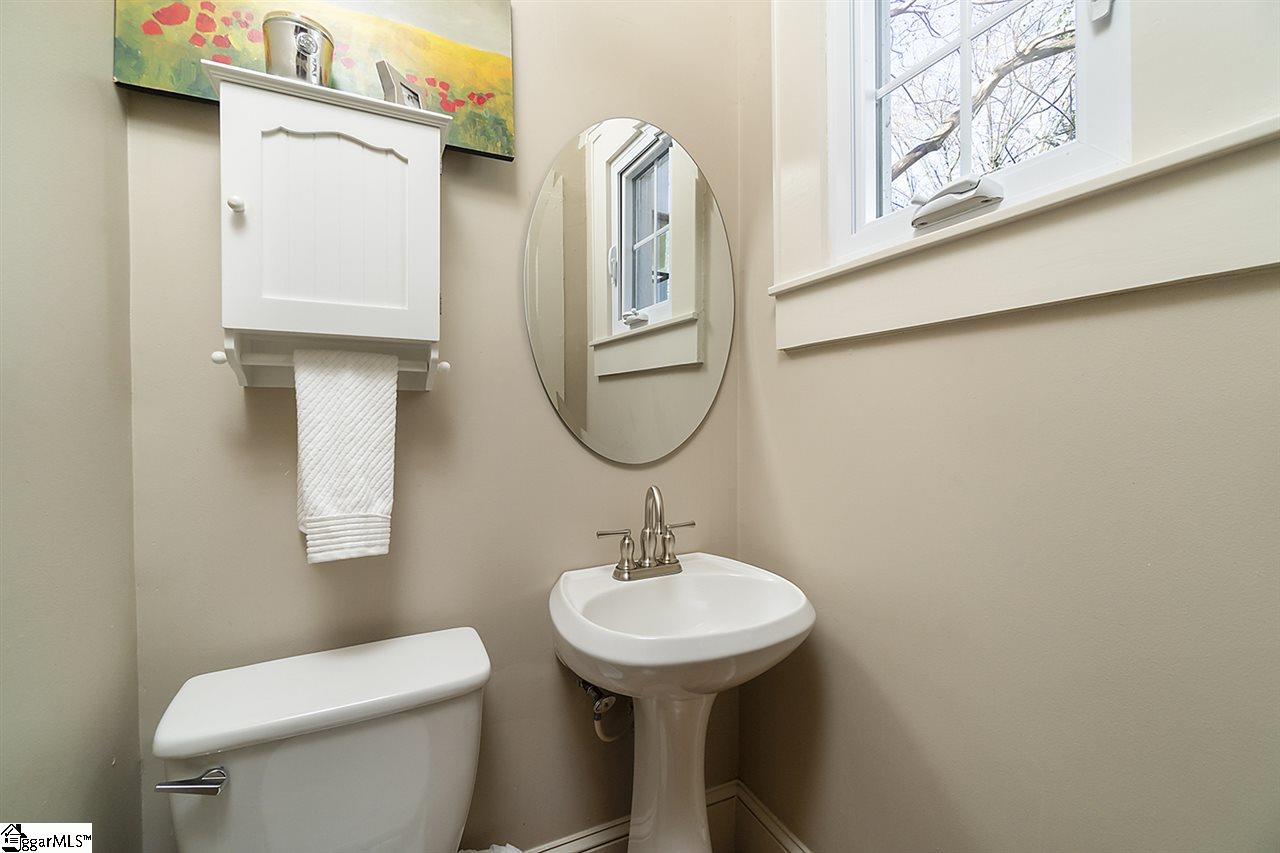 211 Walnut Street Greenville, SC 29607 - Photo 8 of 35