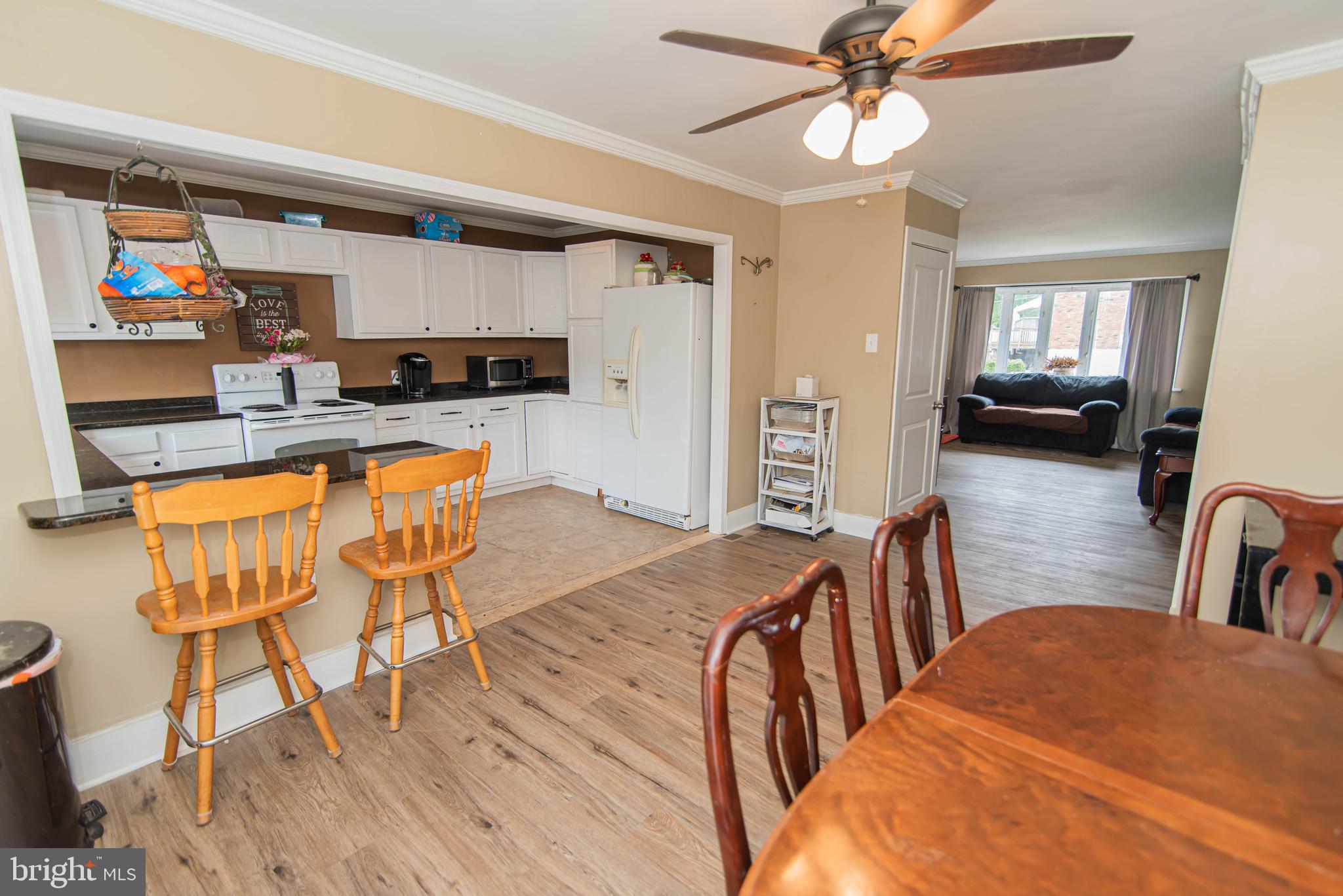 12850 Medford Road Philadelphia, PA 19154 - Photo 11 of 33 Dining Room & Kitchen
