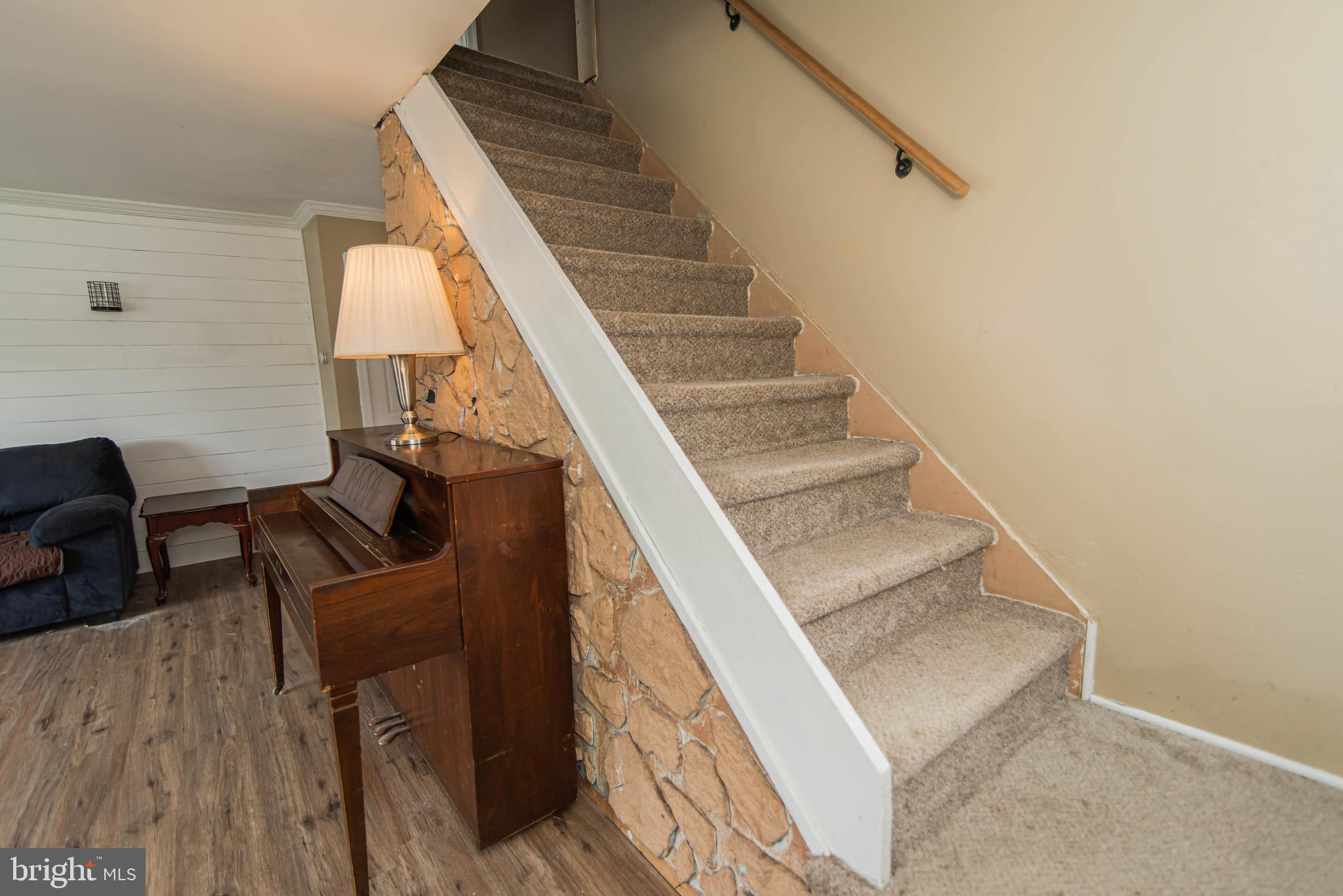 12850 Medford Road Philadelphia, PA 19154 - Photo 25 of 33 Living room to the upstairs