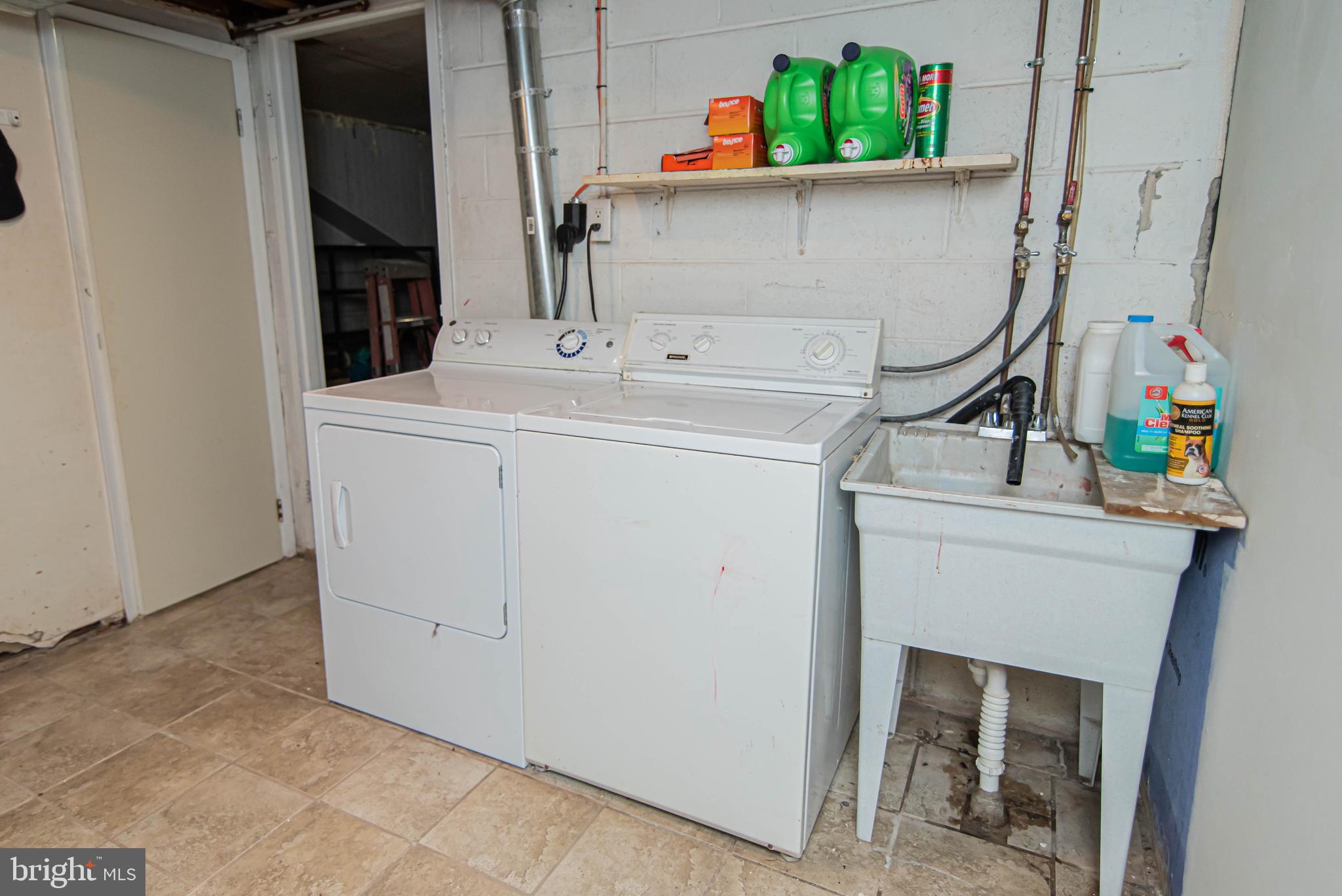 12850 Medford Road Philadelphia, PA 19154 - Photo 27 of 33 Washer/Dryer