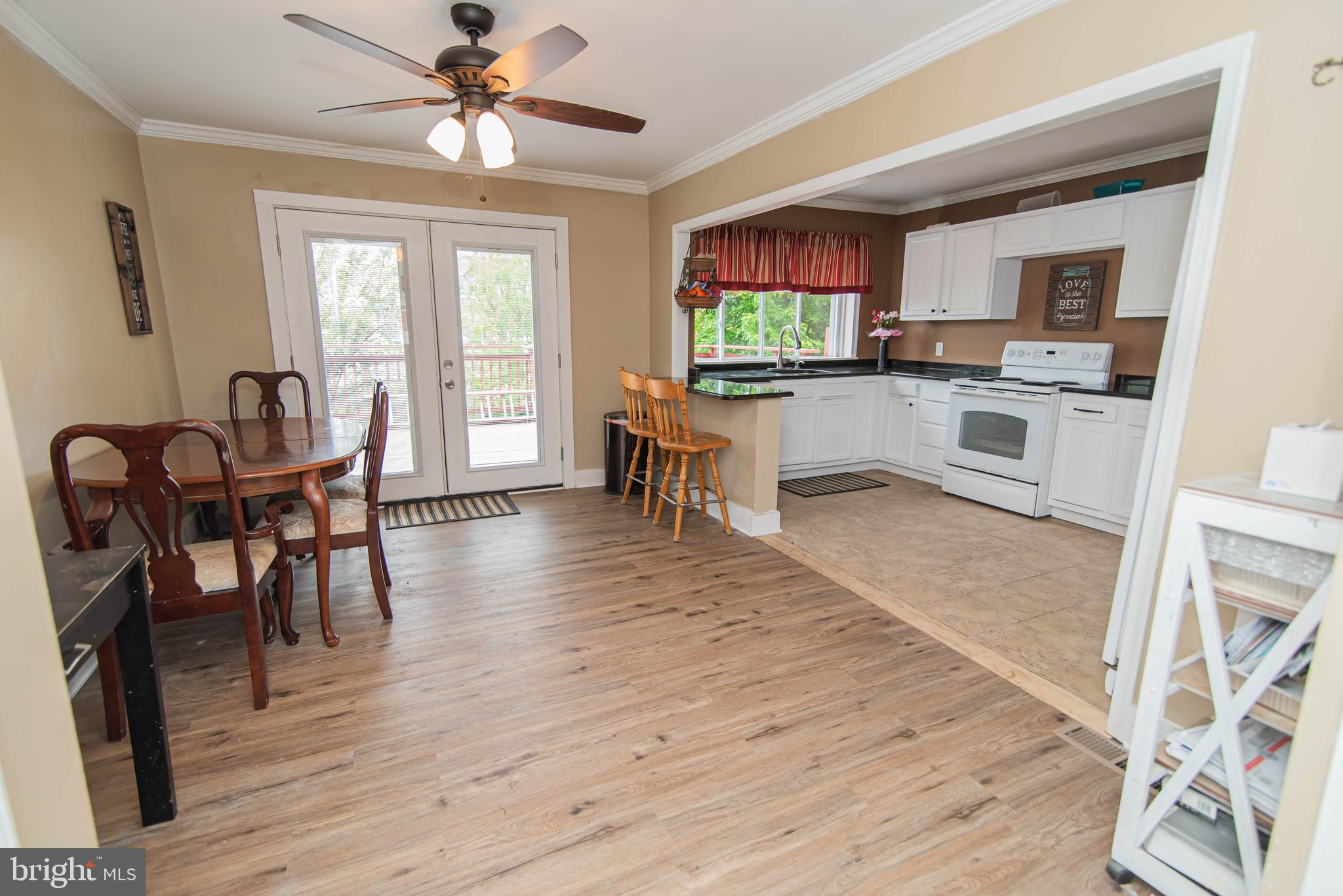 12850 Medford Road Philadelphia, PA 19154 - Photo 9 of 33 Dining Room & Kitchen