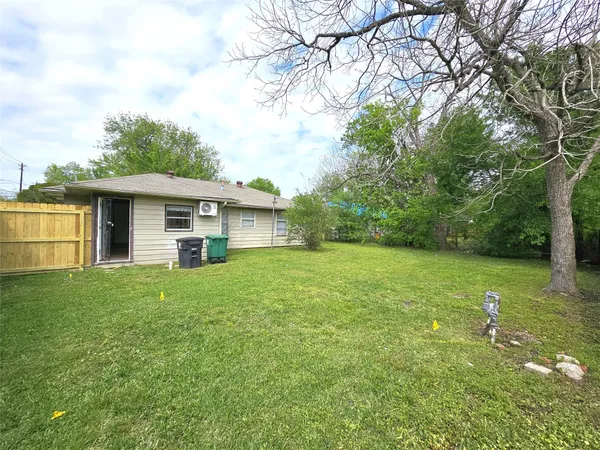 $1,295 | 5902 Pershing Street, Houston, TX 77033