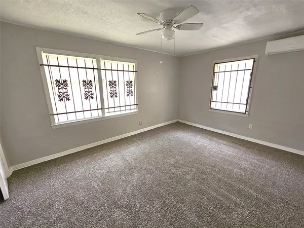 $1,295 | 5902 Pershing Street, Houston, TX 77033