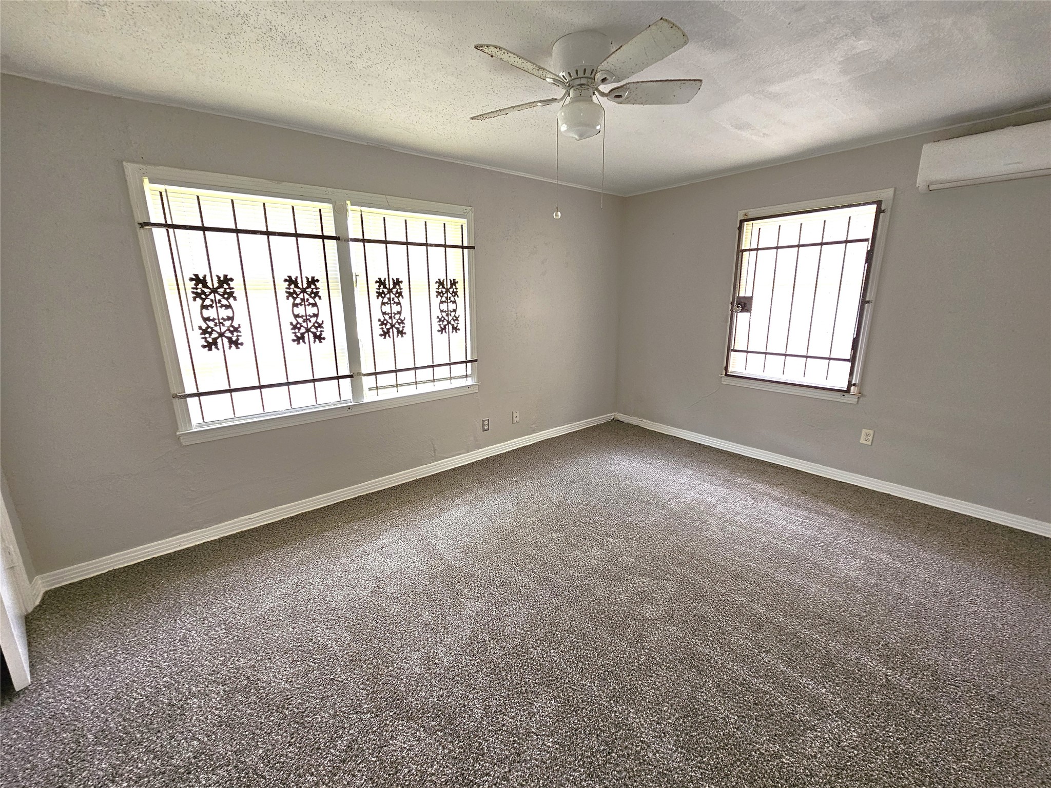 5902 Pershing Street Houston, TX 77033 - Photo 12 of 16