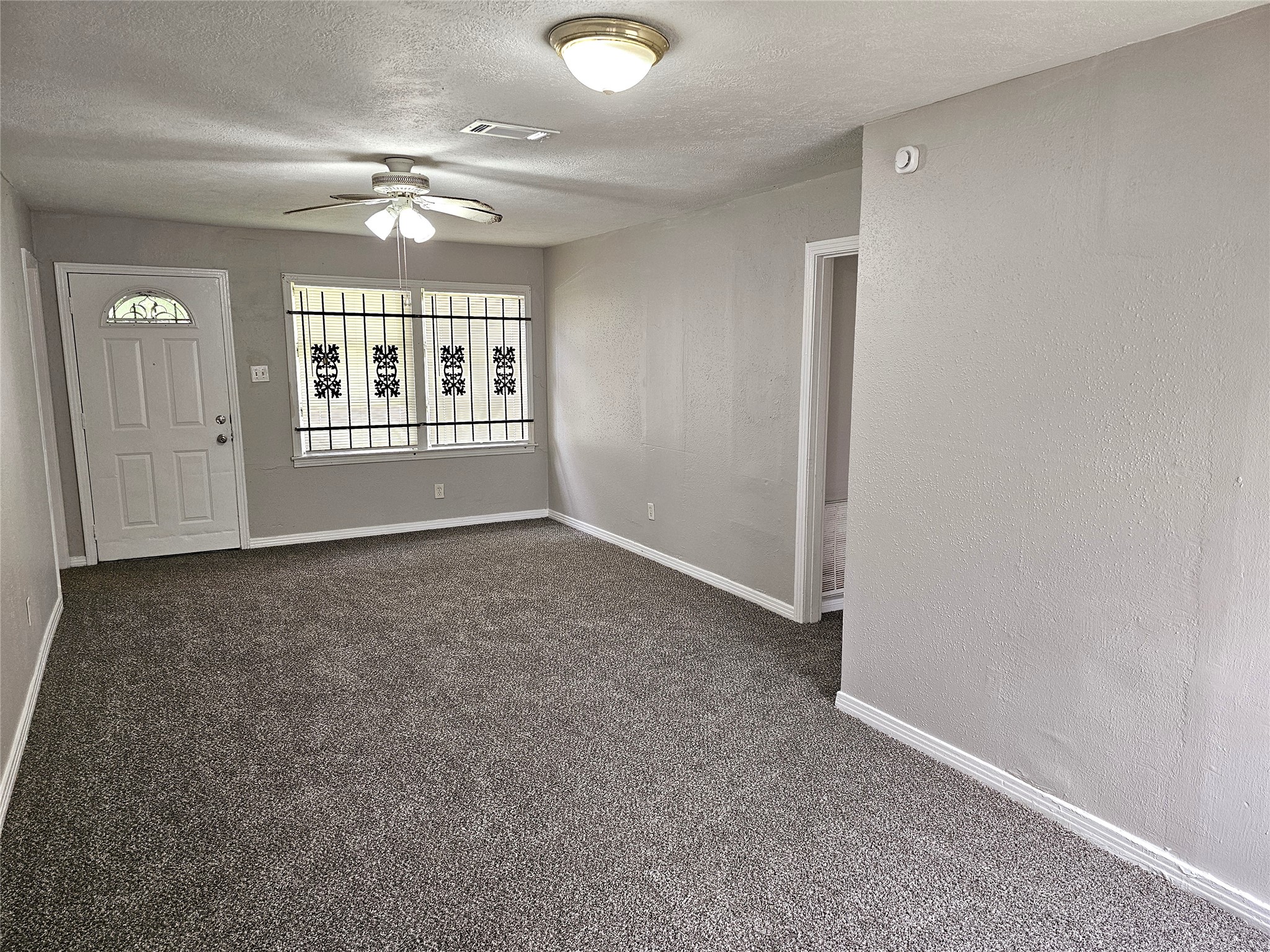 5902 Pershing Street Houston, TX 77033 - Photo 2 of 16