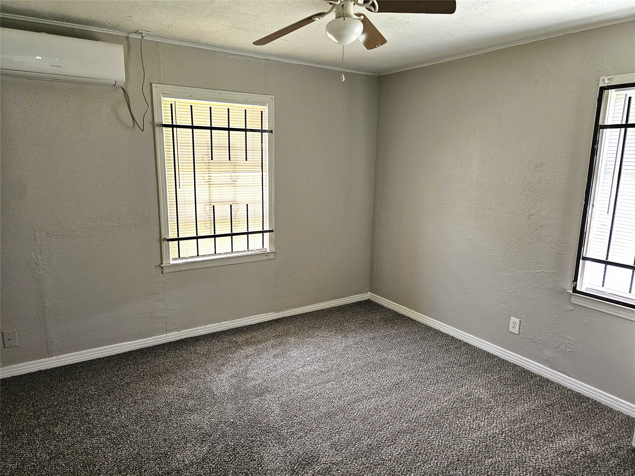 5902 Pershing Street Houston, TX 77033 - Photo 4 of 16