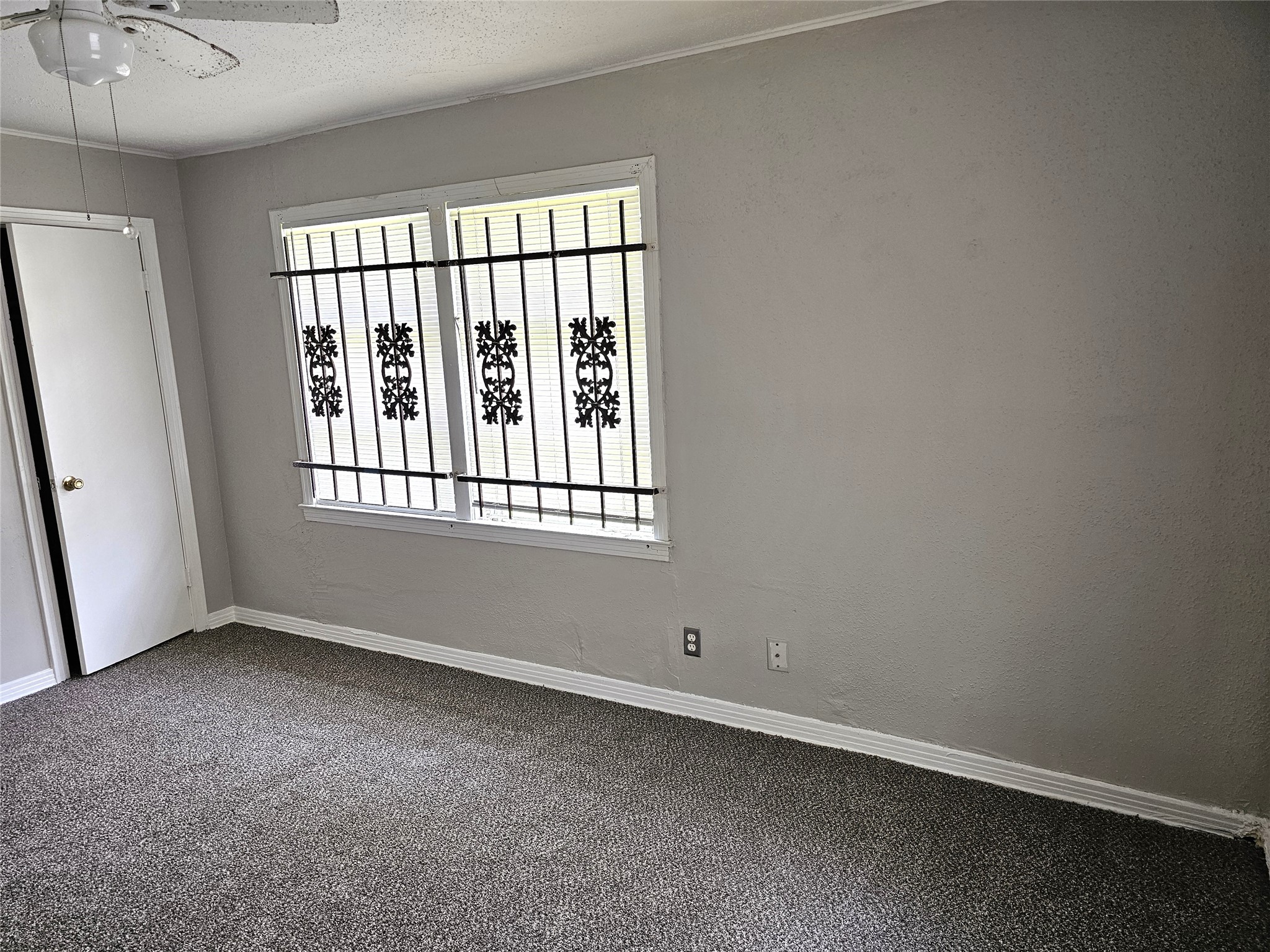 5902 Pershing Street Houston, TX 77033 - Photo 5 of 16