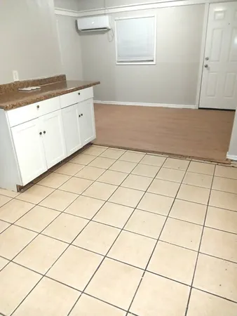 $1,295 | 5902 Pershing Street, Houston, TX 77033