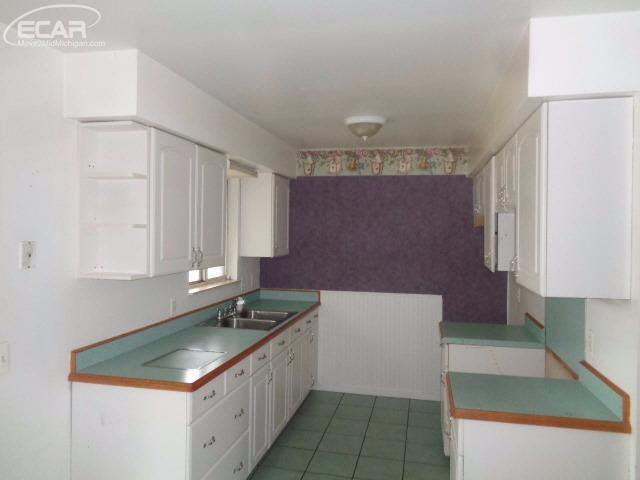 3505 Ridgecliffe Drive Flint, MI 48532 - Photo 7 of 12