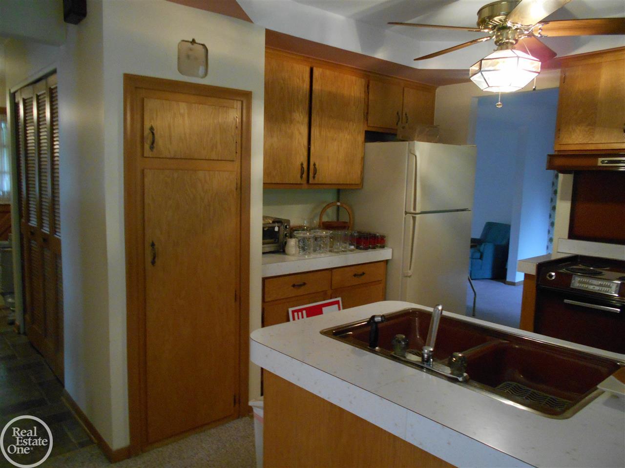 2023 Avoncrest Drive Rochester, MI 48309 - Photo 8 of 19