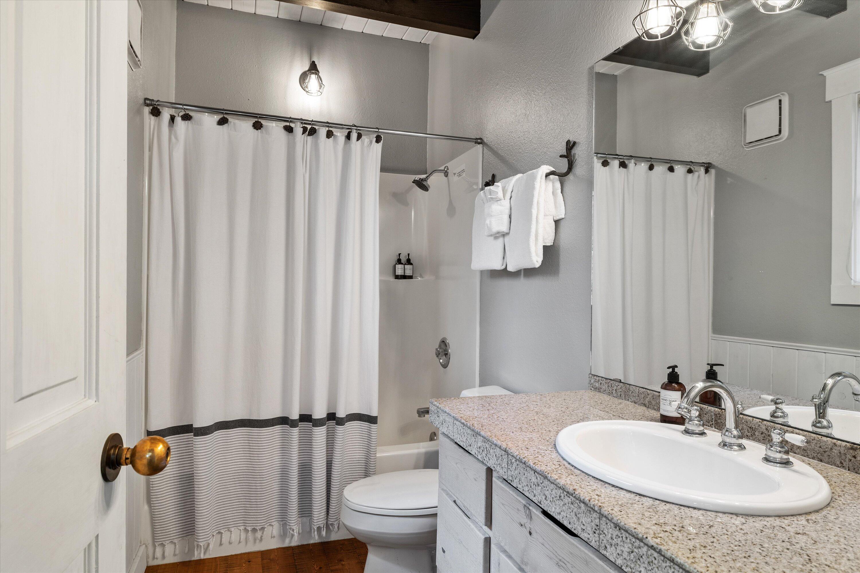 25559 Southwest Suttle-Sherman Road, Unit 5 Camp Sherman, OR 97730 - Photo 13 of 32 Main level full bath