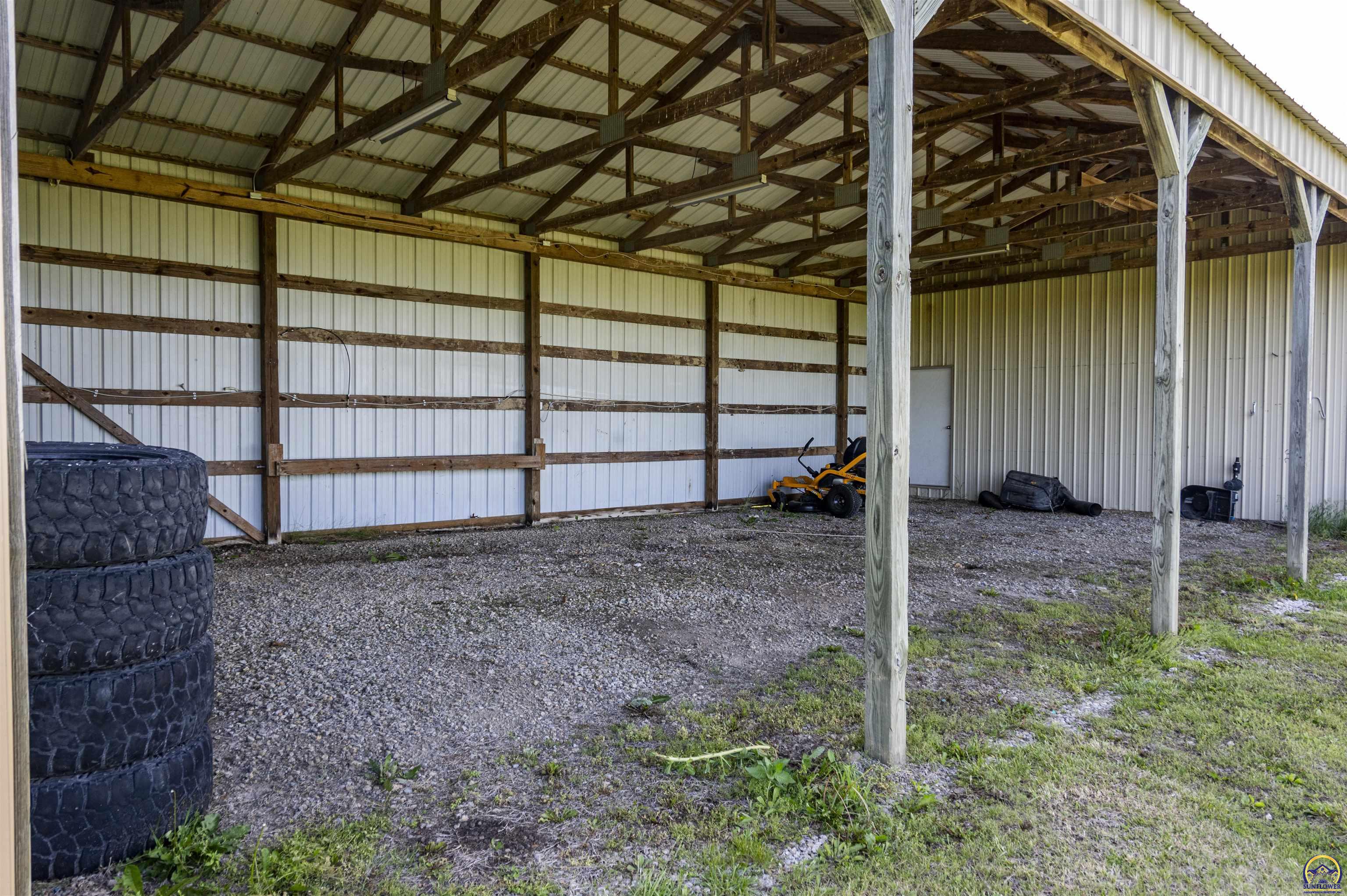 2026 Northwest Douglas Road Topeka, KS 66615 - Photo 17 of 94