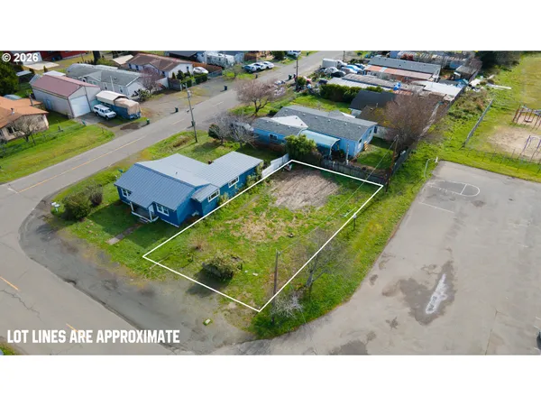 $170,000 | 1015 North Lake Road, Lakeside, OR 97449