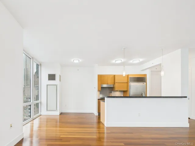 $2,250,000 | 10 West End Avenue, Unit 20B | Upper West Side