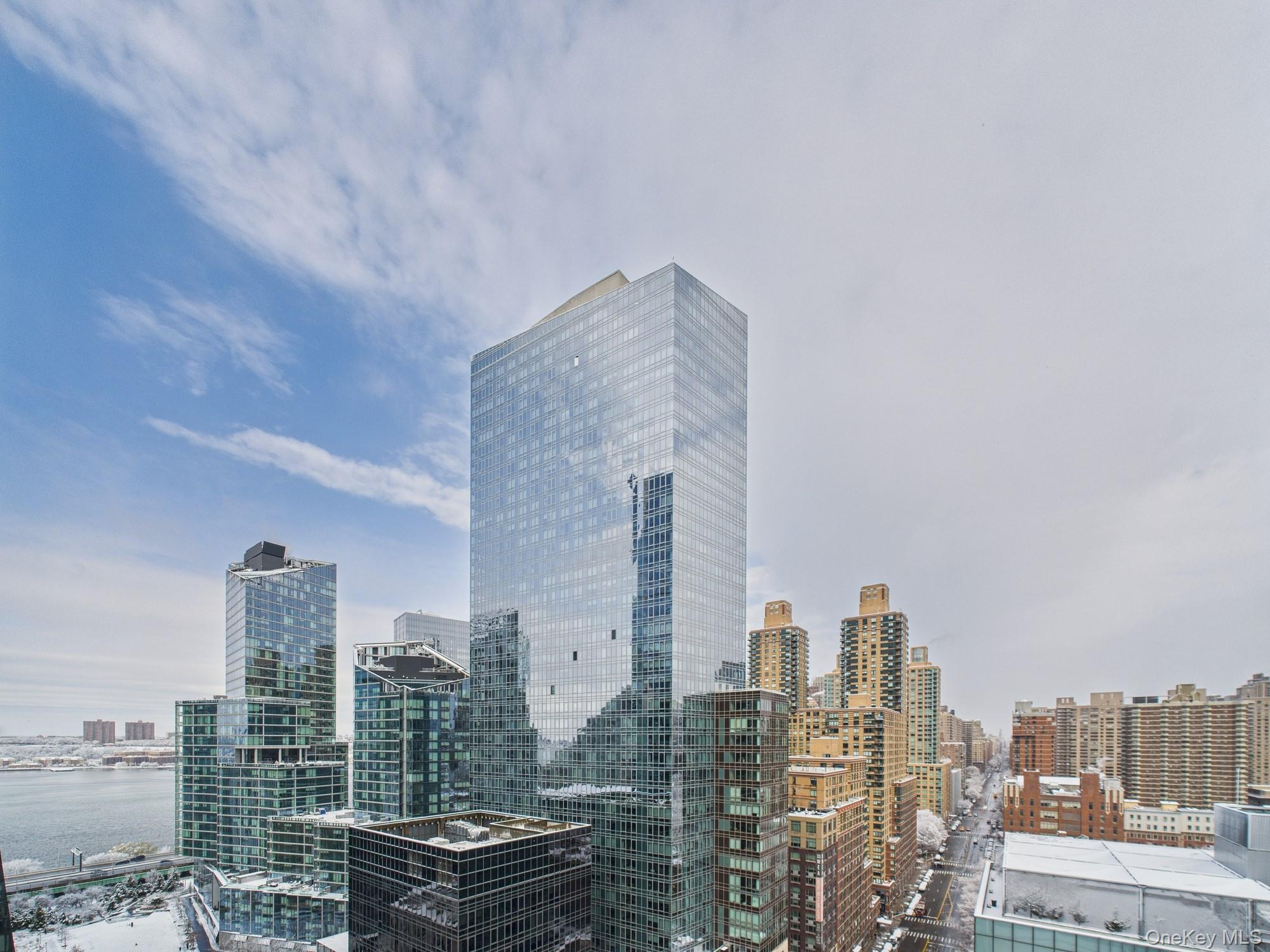 10 West End Avenue, Unit 20B Manhattan, NY 10023 - Photo 36 of 41 Skyline view