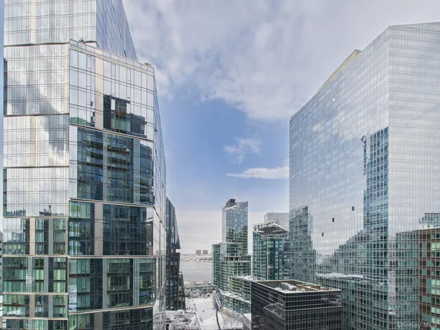 $2,250,000 | 10 West End Avenue, Unit 20B | Upper West Side