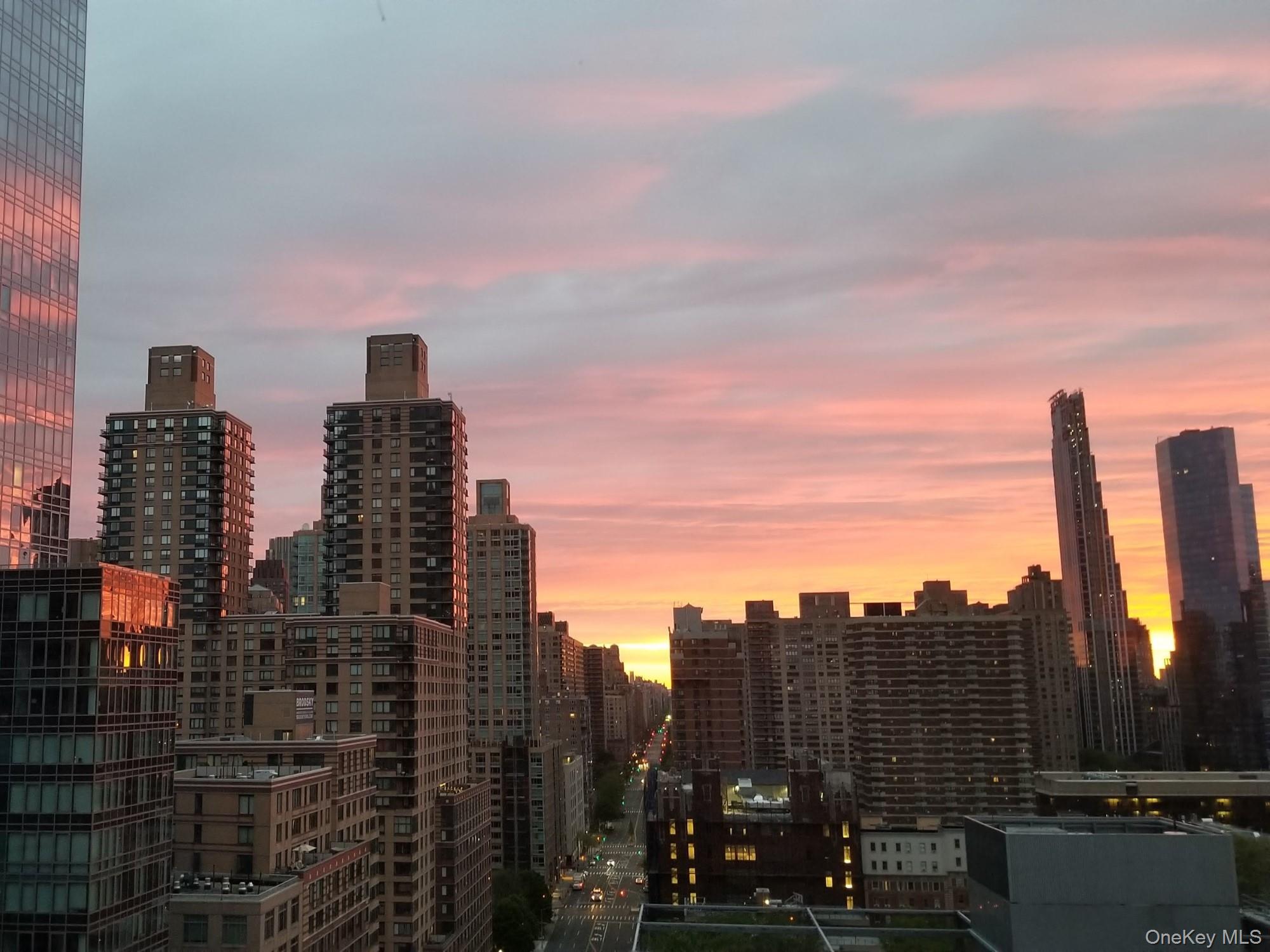 10 West End Avenue, Unit 20B Manhattan, NY 10023 - Photo 38 of 41 Skyline view